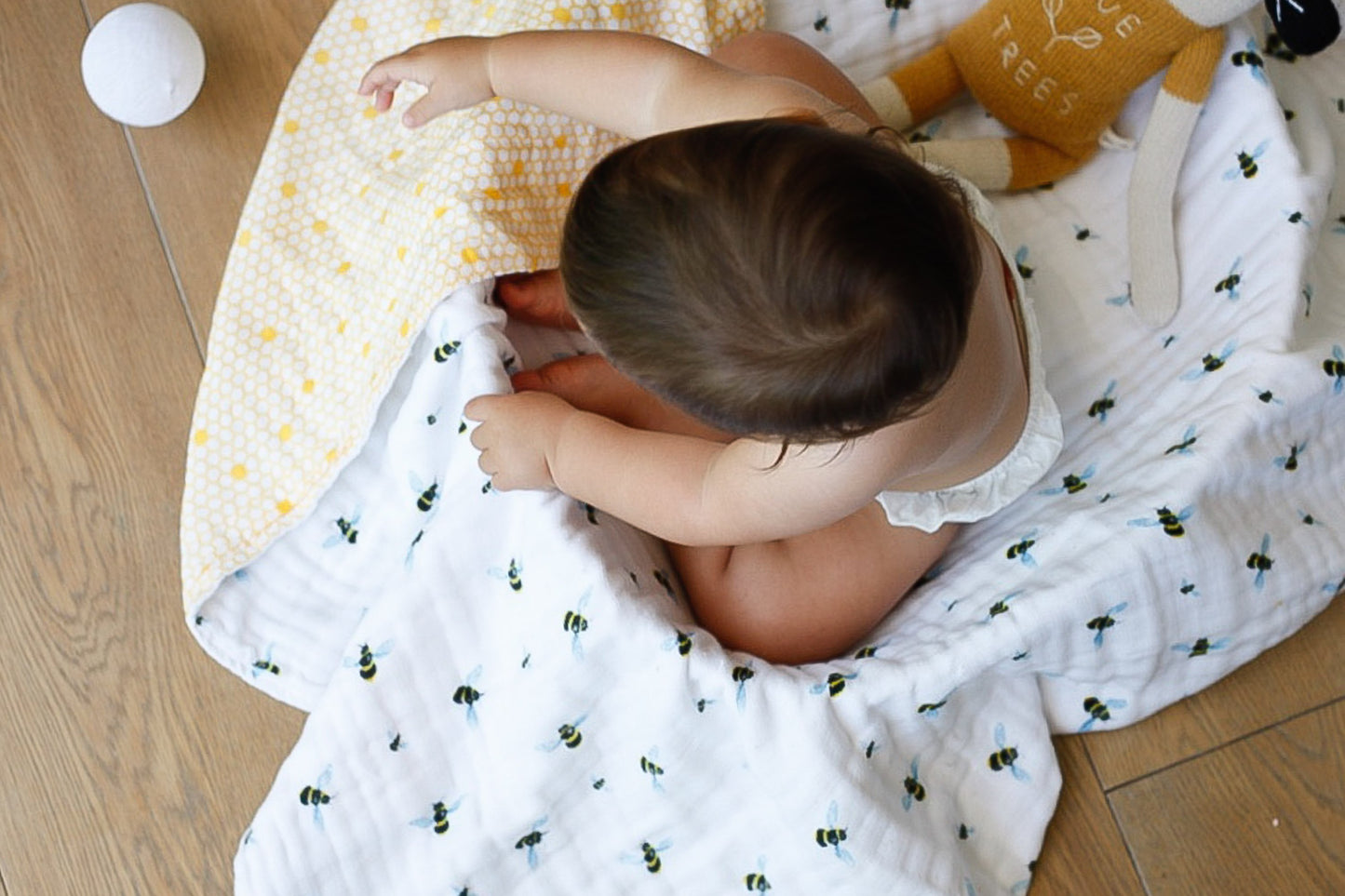 ORGANIC SNUG BLANKET - BEES